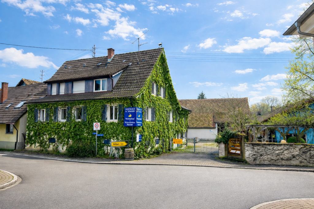 Einfahrt Hofanwesen