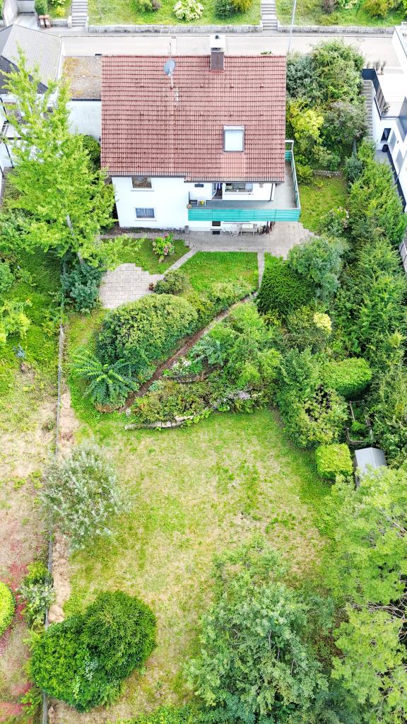 Freiburg - Freies Einfamilienhaus mit Einliegerwohnung und Doppelgarage, großer Garten - Littenweiler