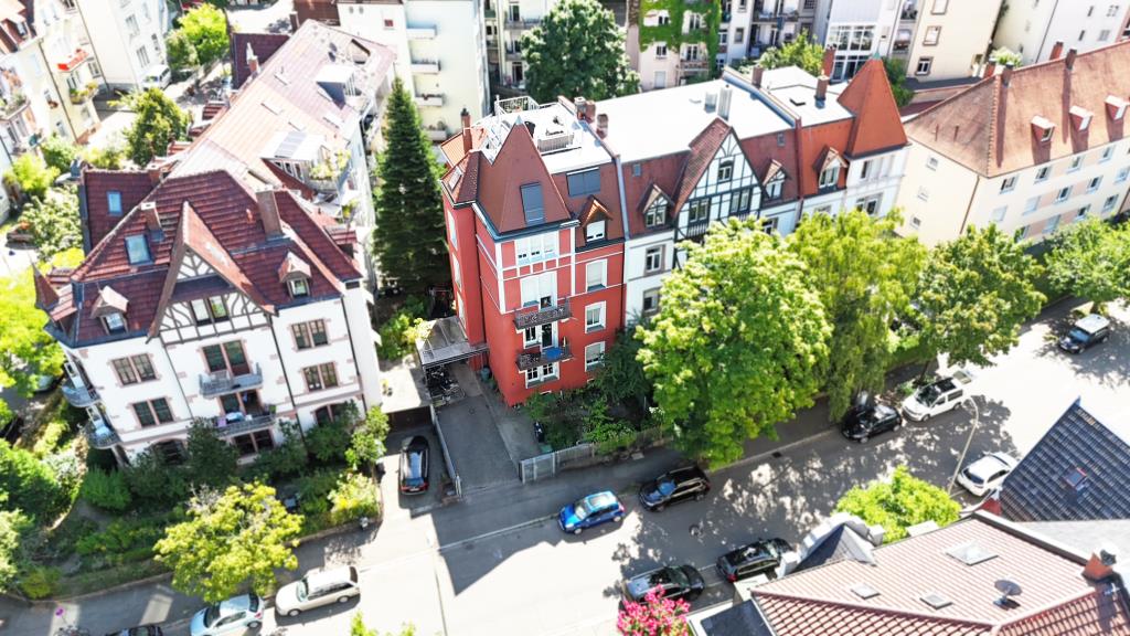 Freiburg - Einzigartig! 3-Zi. EG Altbauwhg., hohe Decken, Balkon, Garten, vermietet, in der Wiehre